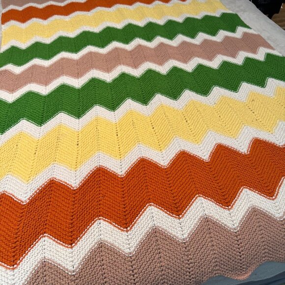 Vintage Crochet Blanket throw Chevron wavy Pattern fall rust yellow green - Picture 3 of 6